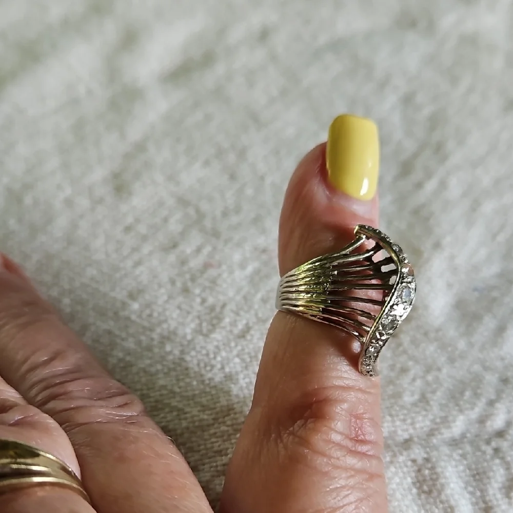 Swirl Unique Silver Women's Ring